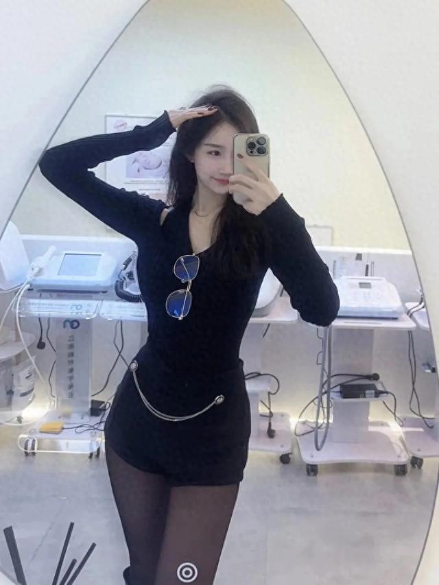 魔镜魔镜，谁是世界上最美丽的女人？