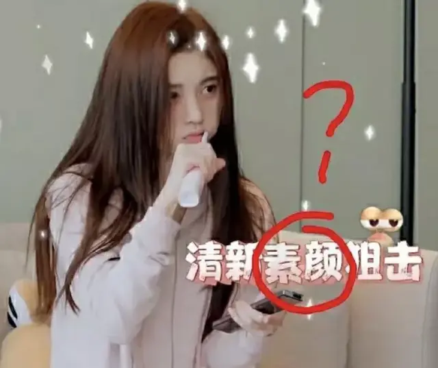 鞠婧祎罕见旧照曝光，面目扁平发量少被队友艳压，三人变化有点大