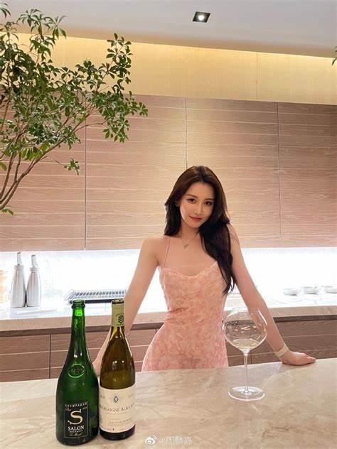 周麟嘉,迷人写真,彰显性感魅力!