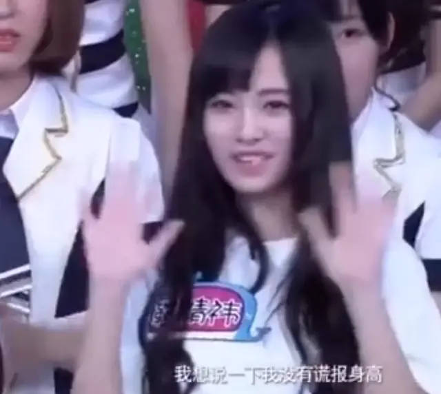 鞠婧祎罕见旧照曝光，面目扁平发量少被队友艳压，三人变化有点大