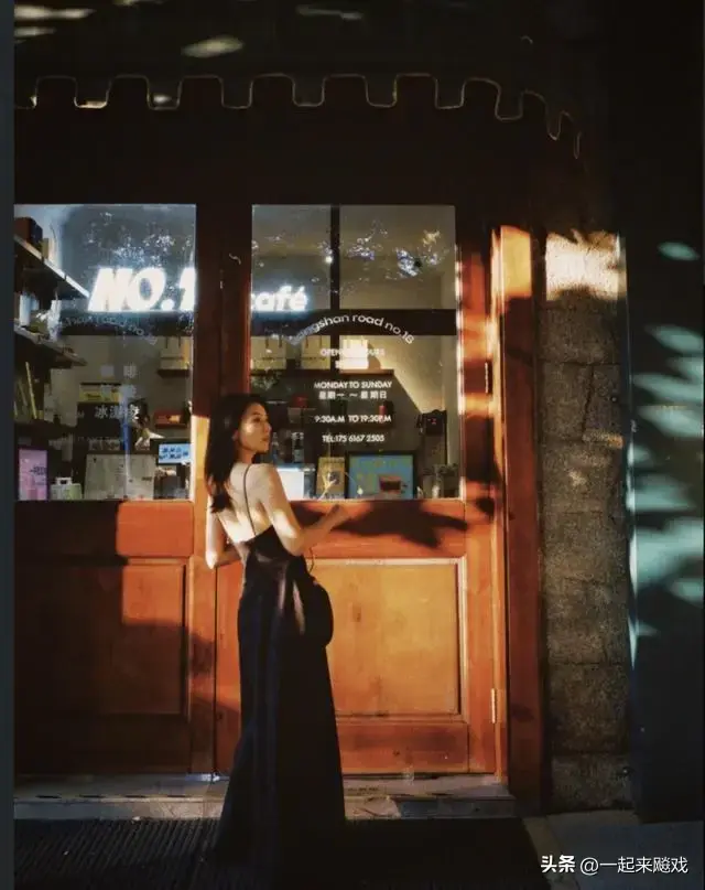 高圆圆眼波流转，顾盼生辉，一代佳人