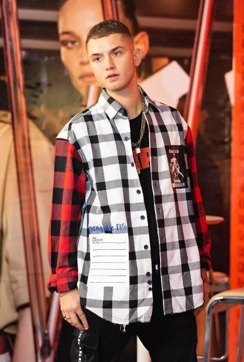 裘德洛:曾帅到掉渣,如今52岁油到不能看,6个孩子只有女儿像他