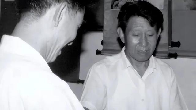 原127师政委，曾是张万年的搭档，71年拒绝提供火焰喷射器