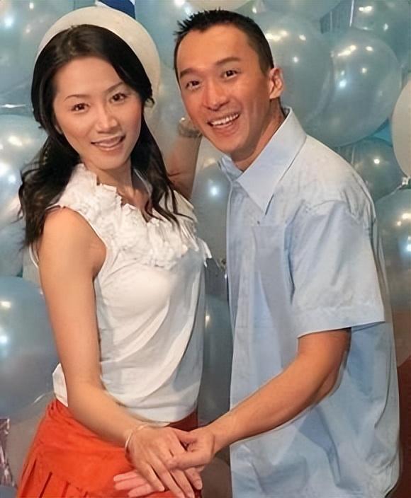 徐华凤:花7年熬走原配,享了3年太太福,浑身长瘤并死在丈夫怀里