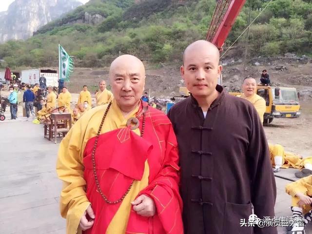 影星曲大雷现身浙江宁波象山影视城