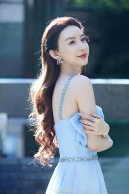 周麟嘉(周麟嘉,迷人写真,彰显性感魅力)