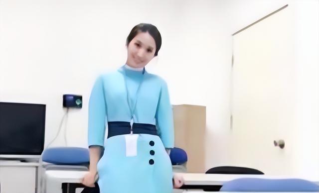 湖北90后空姐爱上大7岁英国大高个，未婚先孕，父母反对也要嫁！