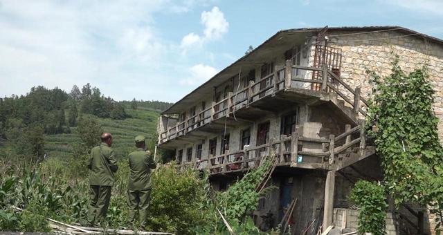 回忆峥嵘岁月！400多名三线建设老兵到盘州重走故地