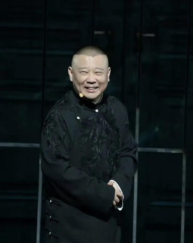 郭德纲迎来53岁生日,众演员发文送祝福,德云社好久没这么热闹了