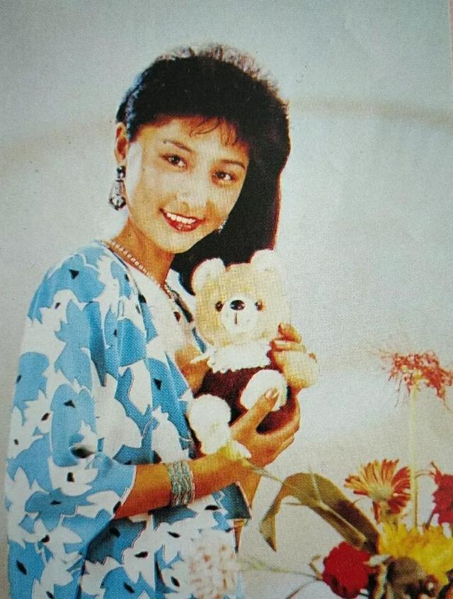 挂历欣赏（1001）——1993年阑室娇影：段仕萍程晓英麦小琴朱碧云