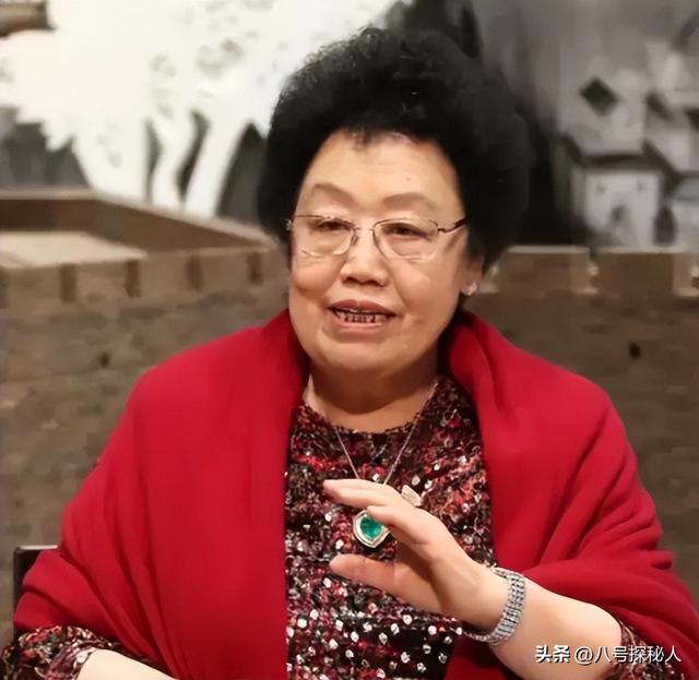 身价过百亿,坐拥北京一条街出门私人飞机,京圈内的富婆都有谁?