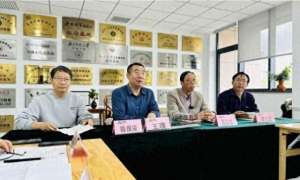 刘振生(《穿过北大校园的漫长青春》：用文字勾勒出北大校园的独特韵味)