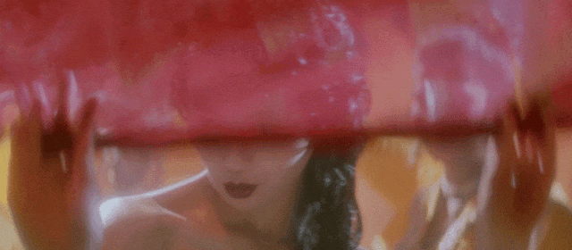 徐克的《青蛇》香艳撩人,原来张曼玉玩的尾巴藏着这么深的暗示