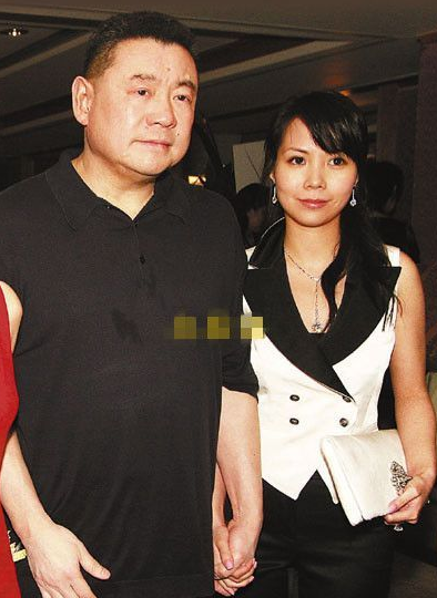 “小娱记”甘比：战败N个一线女星，击溃吕丽君，终成400亿女富豪