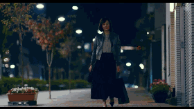 这部每集只有20分钟的连续剧短小精悍,被称为CBD小白领指南