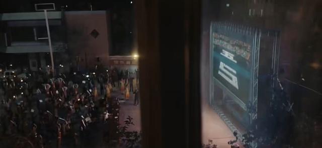 《狗阵》：彭于晏的臀，二郎神的狗，消逝的旧镇