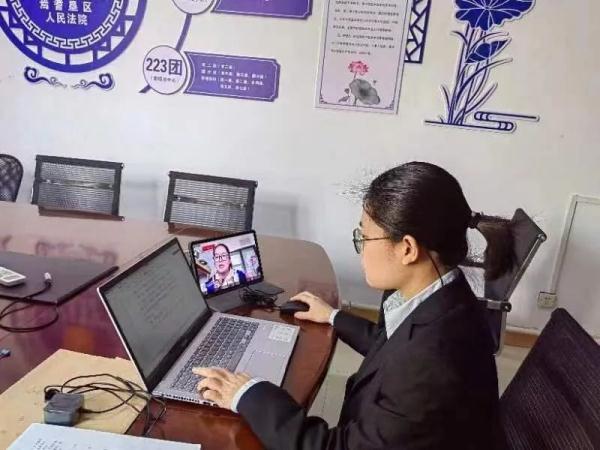 昔日好哥们儿欠钱不还直接闹掰,法官线上调解,导演一场“兄弟情深”