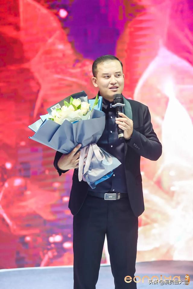 影星曲大雷现身浙江宁波象山影视城