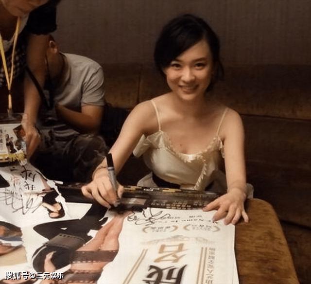 年轻的霍思燕,一部电影《我要成名》在那个年代也算是一脱成名