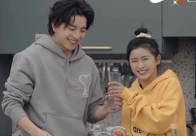 王大陆蔡卓宜官宣恋情！公开情侣身份秀恩爱，女方曾有一段婚史