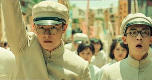 连续8天都拿下冠军，《1921》凭什么能让人“痴迷”？