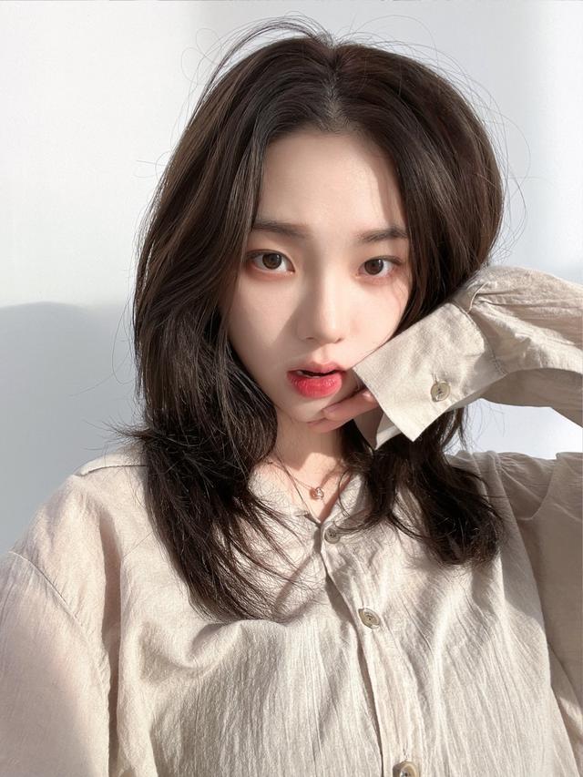 刘知珉剪短发登上热帖，这人气，佩服