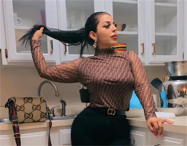 情妇揭秘哥伦比亚头号毒枭私生活：只关注女人的胸围，还有一怪癖