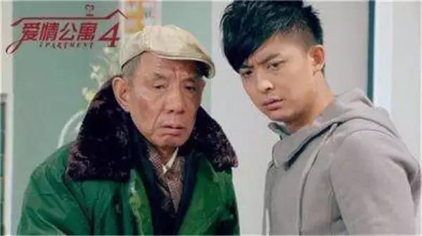 一生饰演配角、丑角，高俅形象堪称经典，老戏骨内心善良德艺双馨