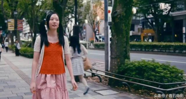 这部每集只有20分钟的连续剧短小精悍,被称为CBD小白领指南