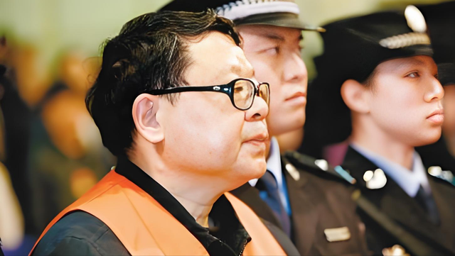 重庆扫黑局长文强，霸凌警员强逼女明星，最后被执行死刑