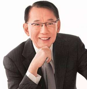 杨诺思(负债32亿东山再起，风流情史数不尽，杨受成到底有多牛？)