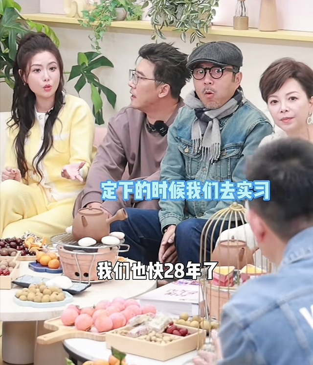 汪涵和仇晓坐一起不敢对视，马可看yoyo眼神拉丝，肢体细节不骗人