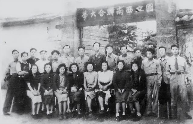 傅作义女儿傅冬菊，49年解放北平有功，建国后担任什么级别干部？