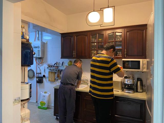 一位大龄自闭症患者母亲的自白:我只想比孩子多活一天