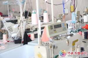 越南服饰(越南自豪：越南已成为继中国、印度后世界第三大纺织品服装出口国)