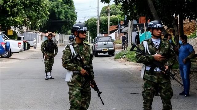 情妇揭秘哥伦比亚头号毒枭私生活：只关注女人的胸围，还有一怪癖