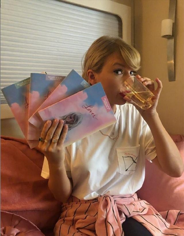 霉霉跟水果姐都和好了，姐妹之间的感情真的大过天啊