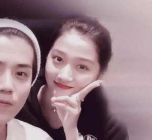 关晓彤鹿晗确已分手(震惊全网鹿晗关晓彤被爆分手，真实情况却是疯狂撒狗粮)