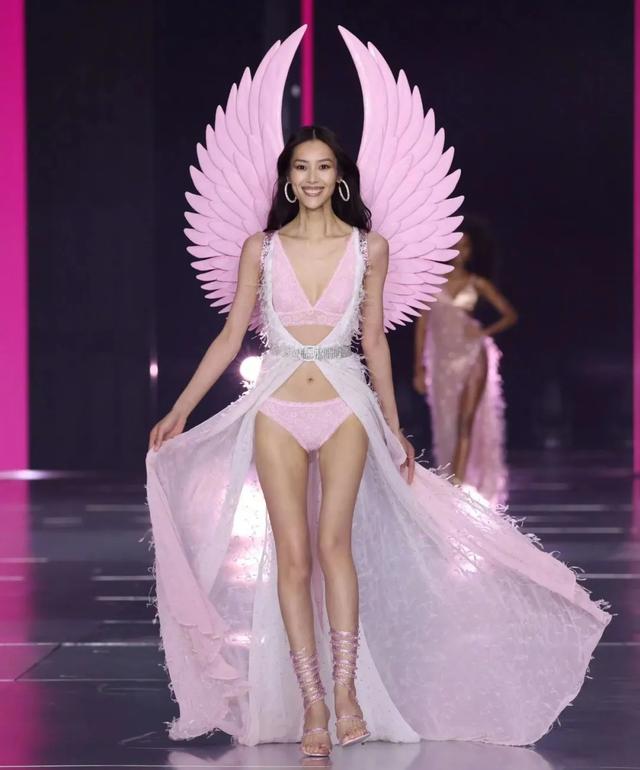 停办五年的维密秀再次开启,首次邀请190斤“大码超模”引发争议