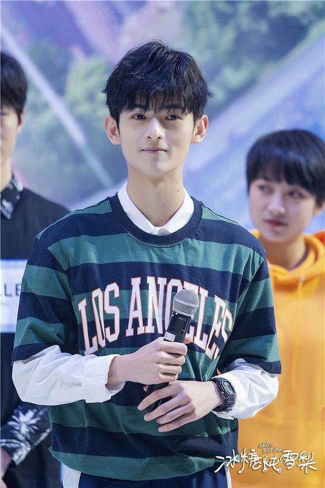 电视剧《冰糖炖雪梨》开机 吴倩张新成演绎冰上人生