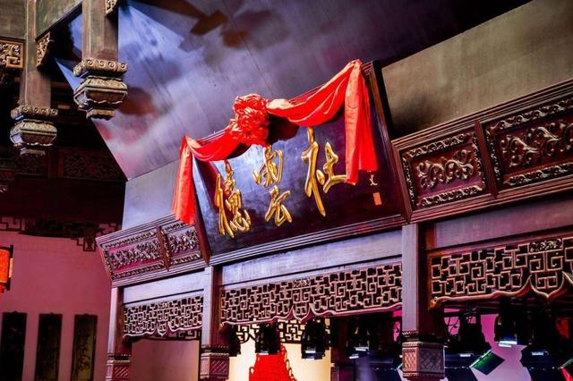 德云社收入暴涨，郭德纲保守身价50亿？网友：都是他老婆王惠的