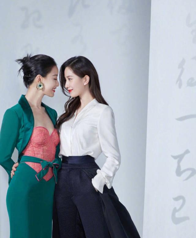 倪妮刘诗诗上演摸头杀，穿真丝吊带女神互撩，网友：太欲了吧