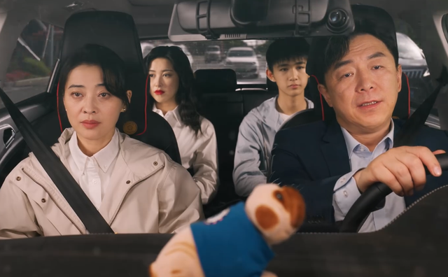 48岁黄渤新剧开播！搭档38岁朱珠被指演技浮夸，收视不佳剧情尴尬