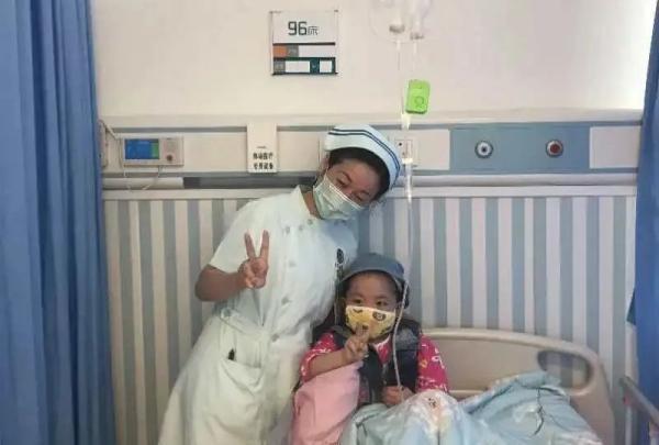 这对“神仙母女”火了！双双考上研究生，做完同事做同学