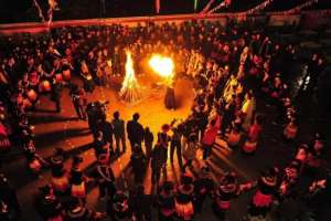 非洲烫脚舞(非洲最火的“烫脚舞”，至今无人敢模仿，看到最后忍不住想笑)