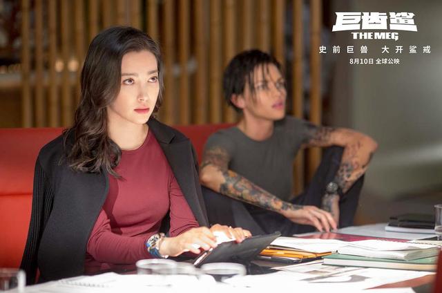 「个人意见」《巨齿鲨》：强森还在陆上打怪 杰森已经下海捕鲨了