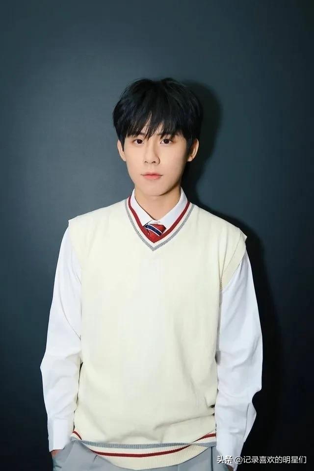 00后男演员：周奇阳光帅气迷人十足，演技也不错！