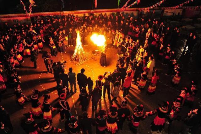 非洲最火的“烫脚舞”，至今无人敢模仿，看到最后忍不住想笑