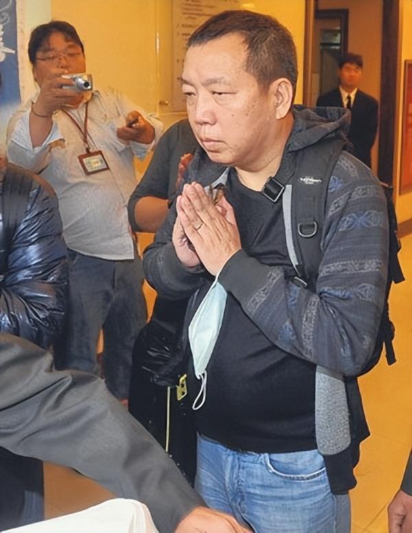 徐华凤:花7年熬走原配,享了3年太太福,浑身长瘤并死在丈夫怀里