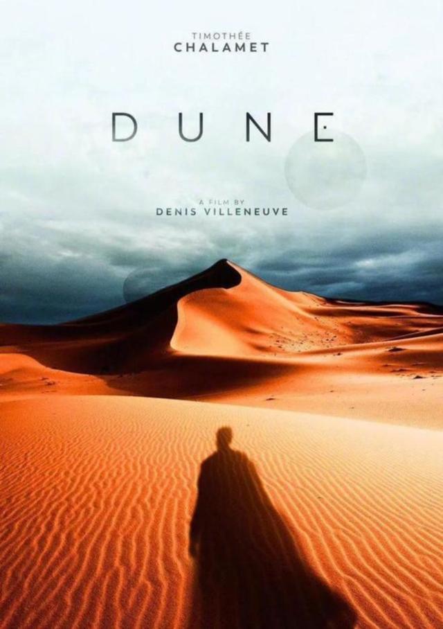 44岁张震穿黑西装走红毯，大长腿还有胸肌，卡地亚腕表太抢镜